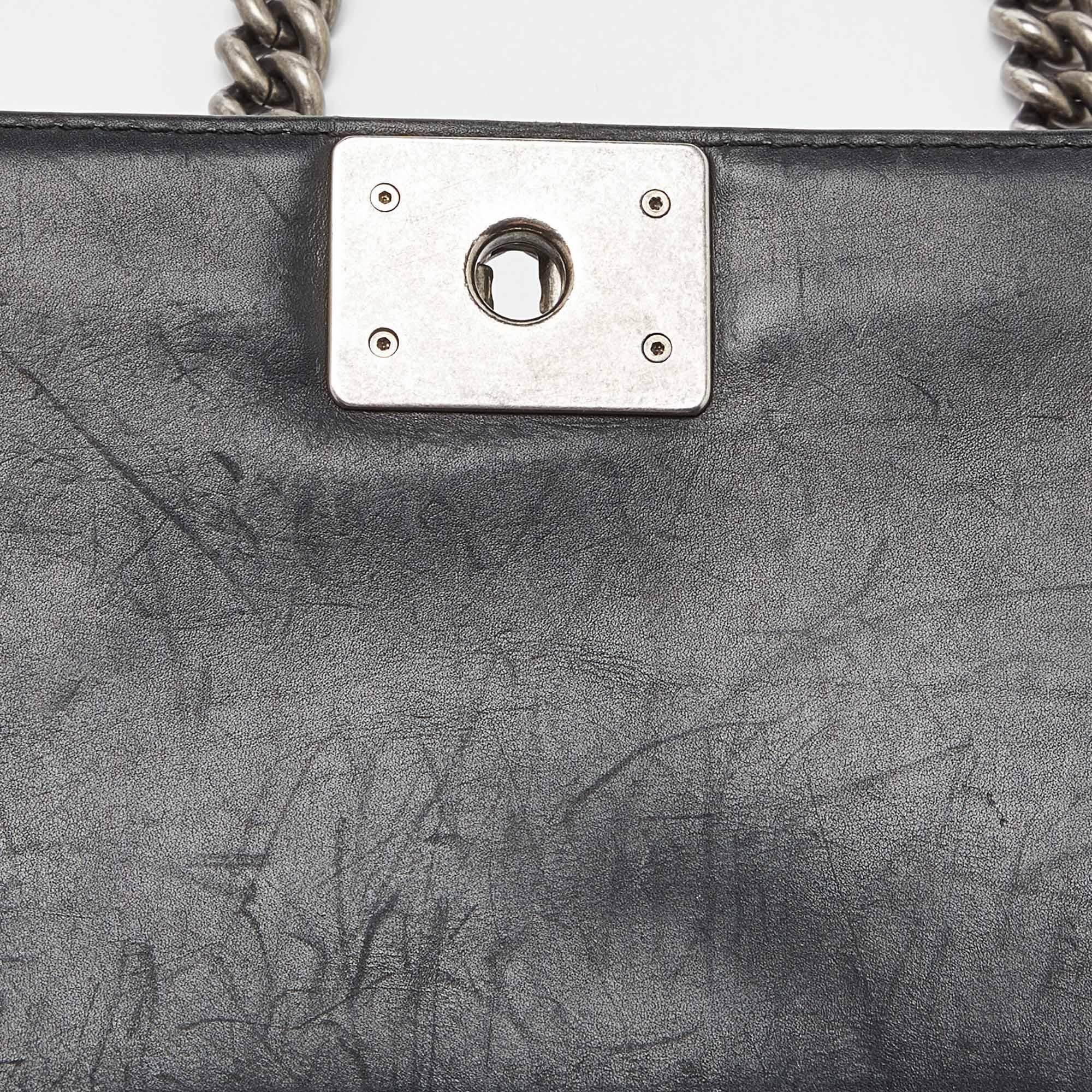 Chanel - Sac moyen en cuir matelassé sauvage surpiqué - noir 2