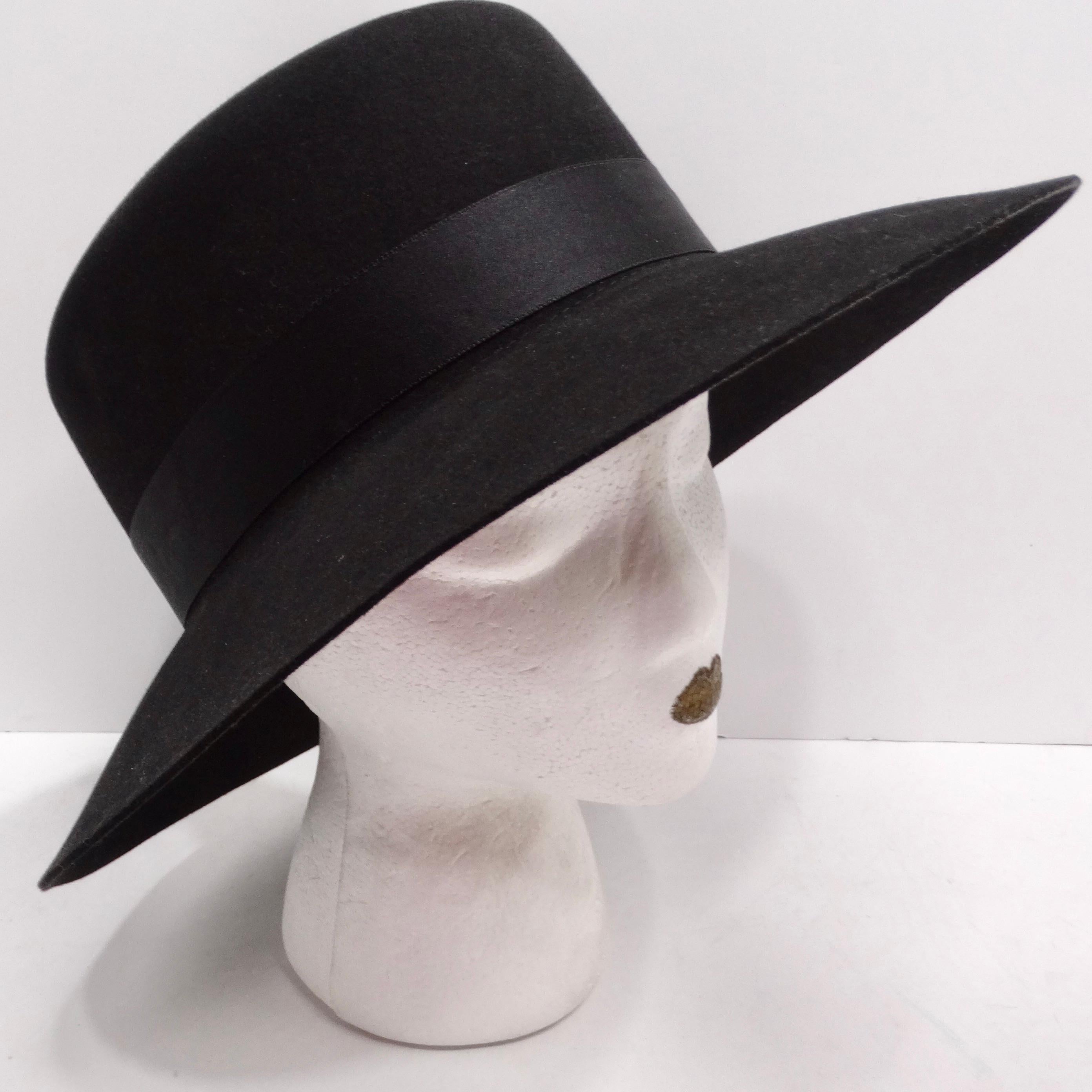 Chanel Schwarzer CC-Hut aus Kaninchenfell für Damen oder Herren im Angebot