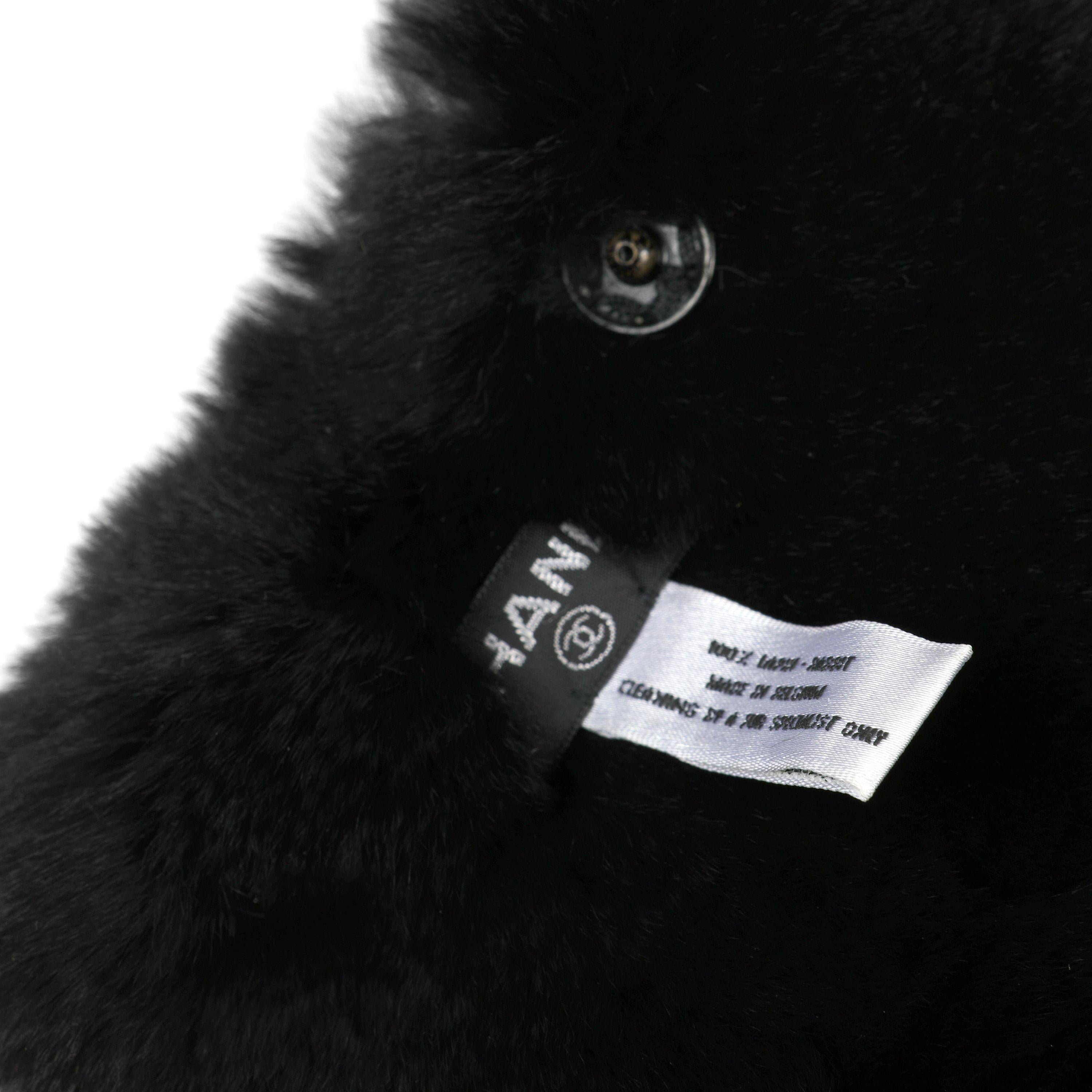 Chanel - Collier en fourrure de lapin noir avec perles Excellent état - En vente à Palm Beach, FL