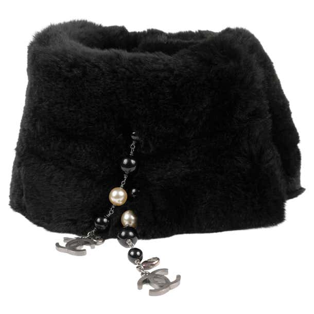 Chanel Black Rabbit Fur Collar with Pearls For Sale at 1stDibs