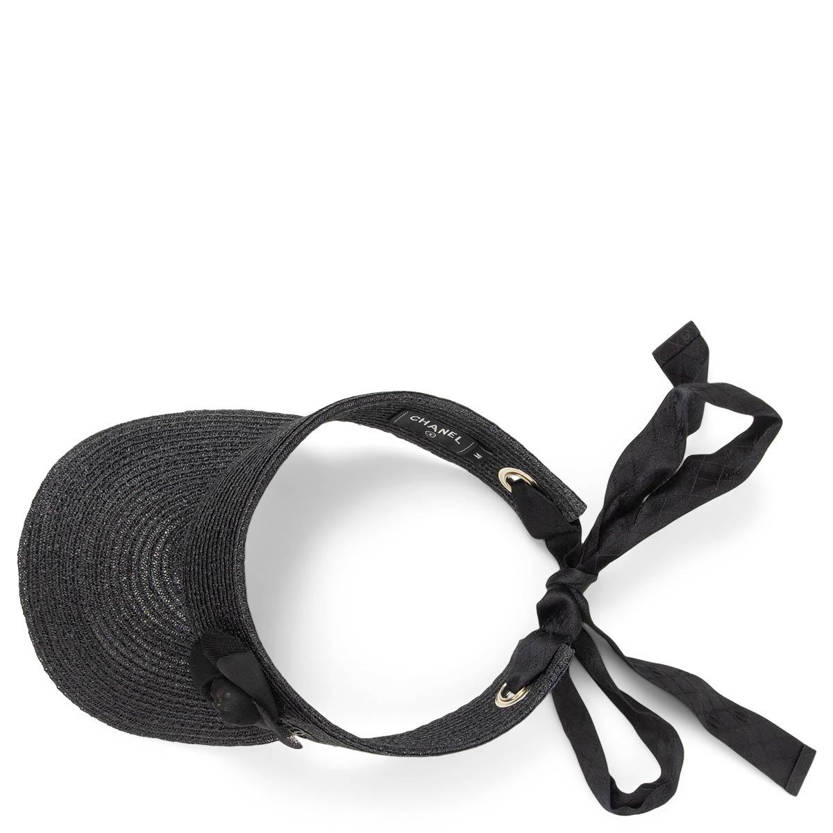 Noir CHANEL Chapeau Visor en raphia noir 2018 CAMELLIA, taille M en vente