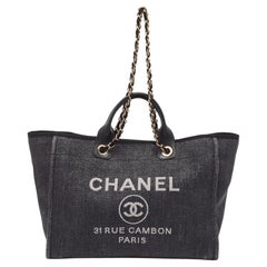 Chanel - Grand fourre-tout Deauville en raphia noir