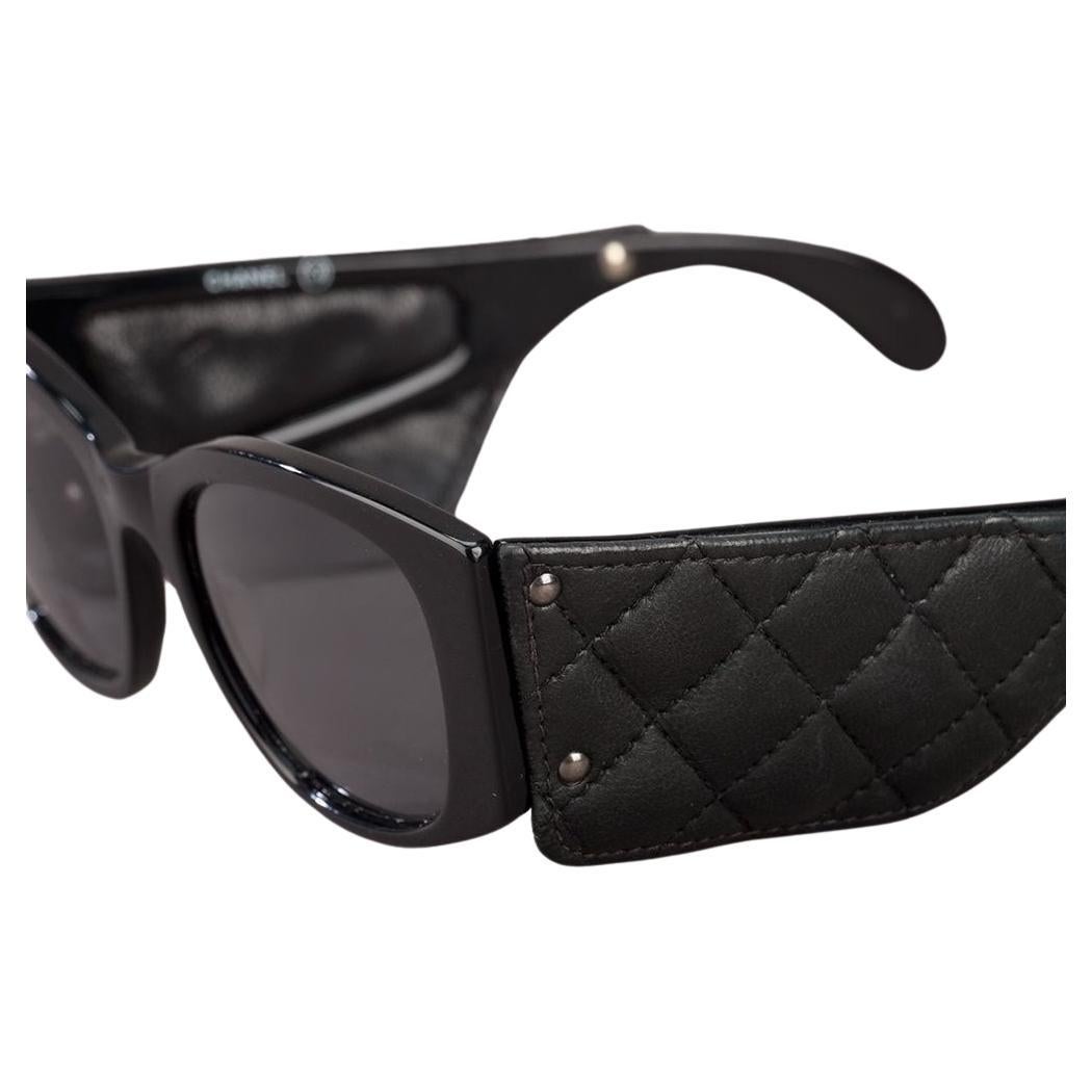 Women's or Men's Chanel Black Rare 1988 Vintage Aviator Pilot with Quilted Lambskin Sunglasses For Sale
