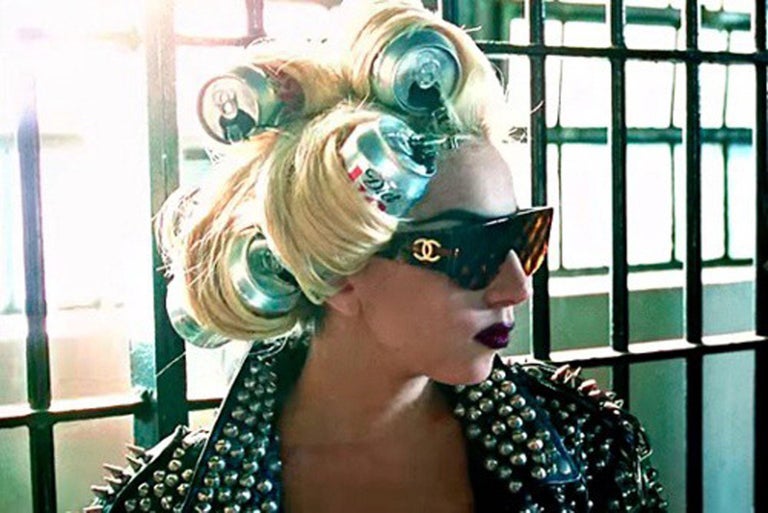 Black Chanel Vintage Comb Sunglasses

CHANEL vintage 1993 black comb design sunglasses with gold toned CC logos on the temples.

As seen on LADY GAGA.

Marked CHANEL Made in Italy