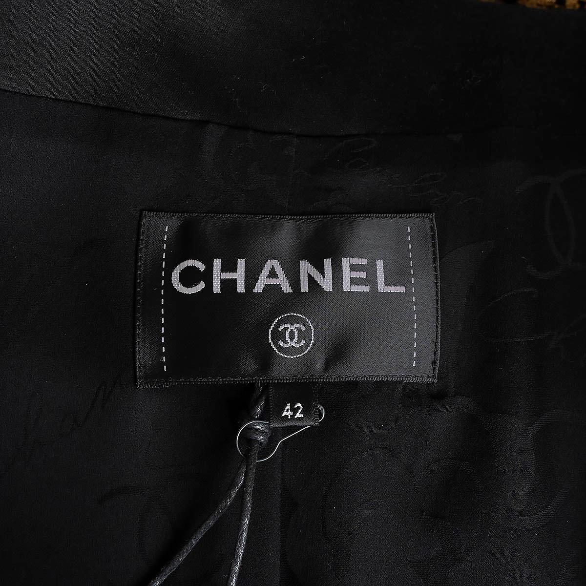 CHANEL noir rayonne 2017 17A COSMOPOLITE EMBROIDED TWEED Jacket 42 L en vente 5