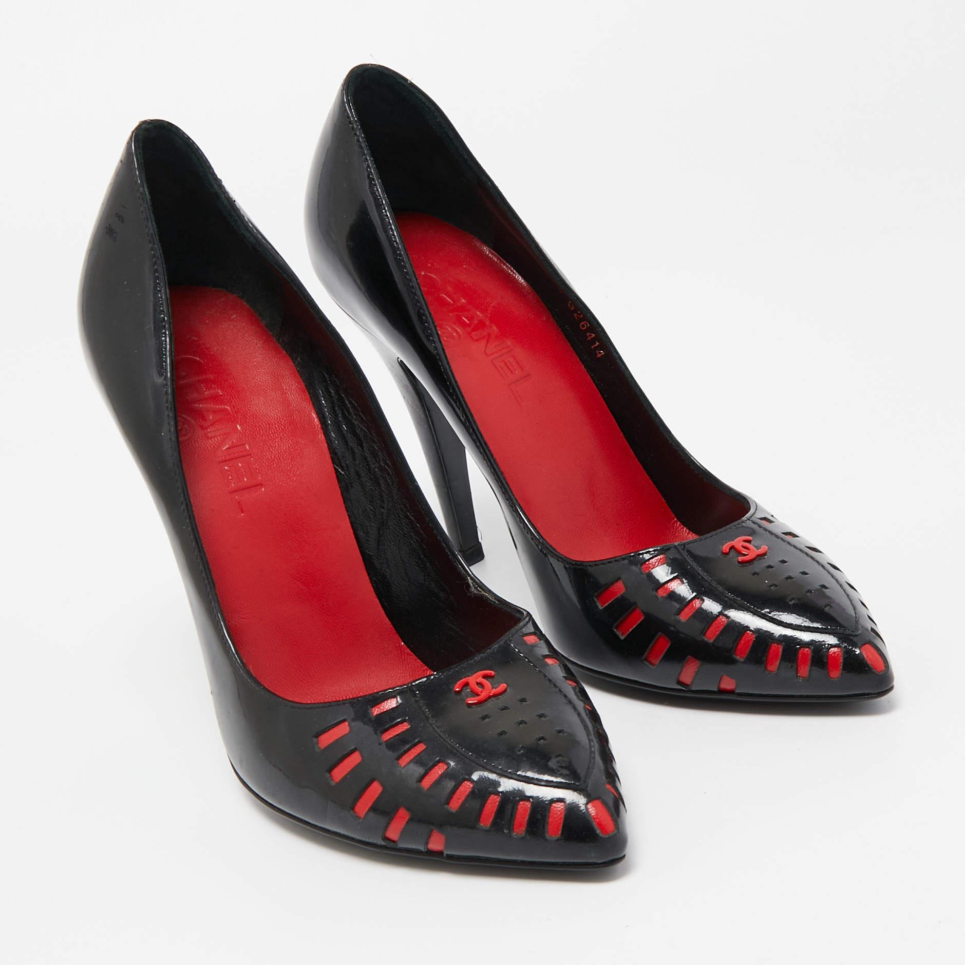 Chanel Black/Red Patent Pointed Toe Pumps Size 38 In Good Condition In Dubai, Al Qouz 2