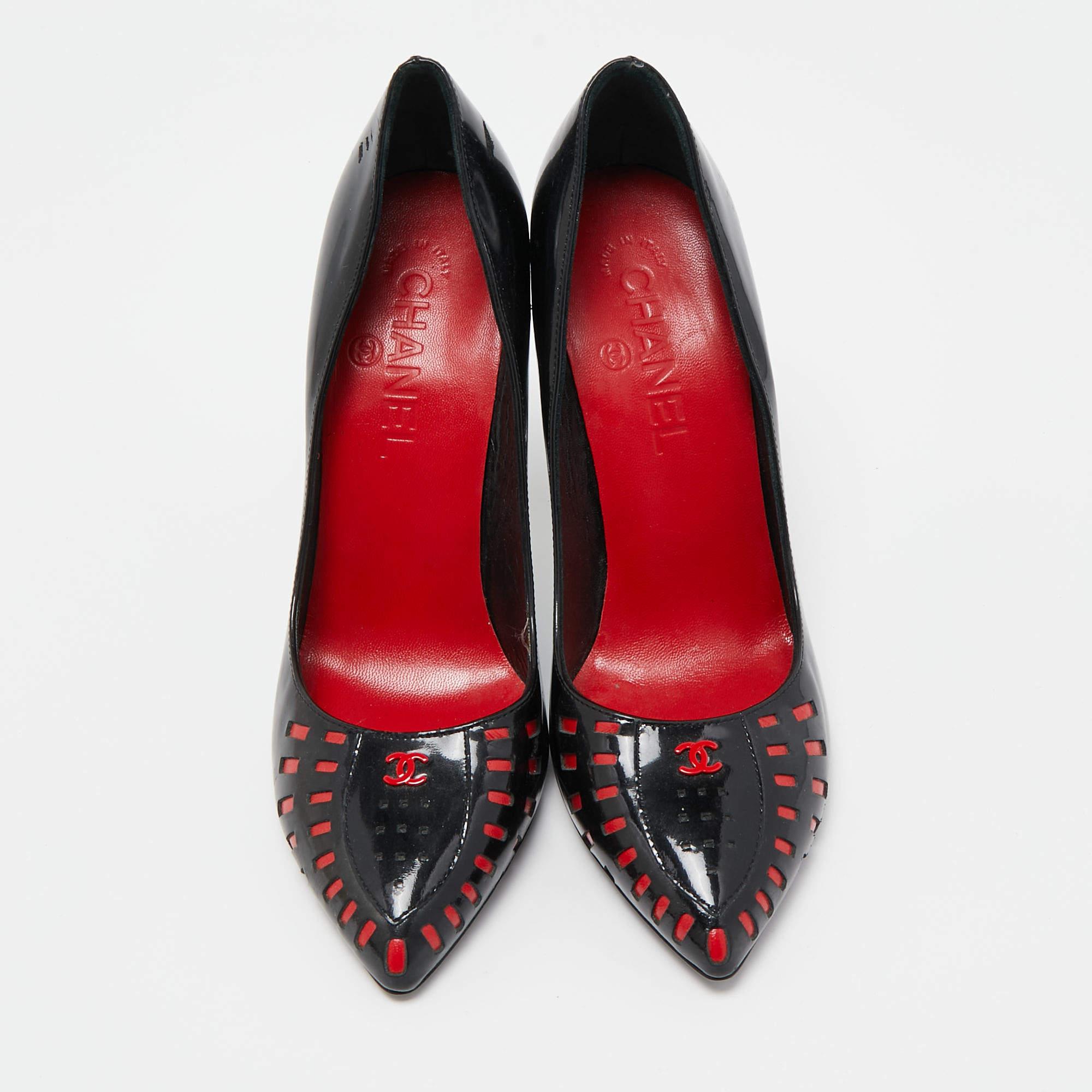 Women's Chanel Black/Red Patent Pointed Toe Pumps Size 38 For Sale