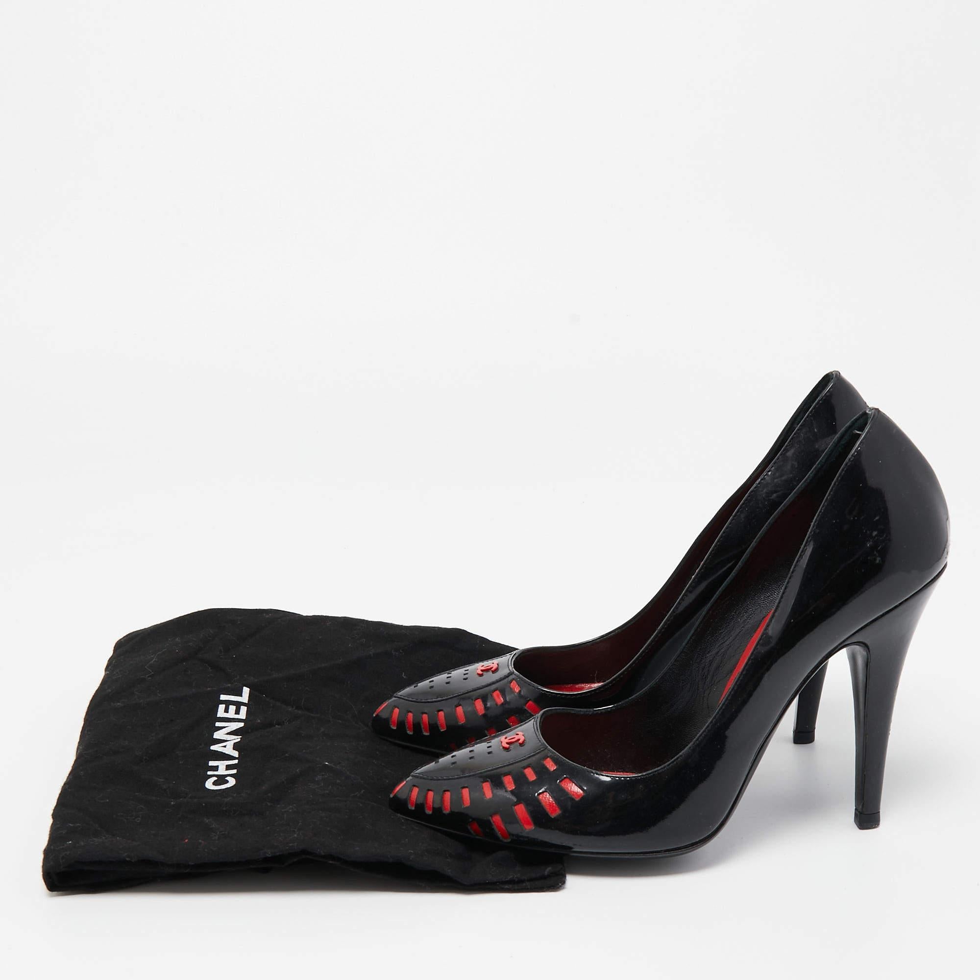 Chanel - Escarpins à bout pointu en vernis noir/rouge - Taille 38 en vente 5