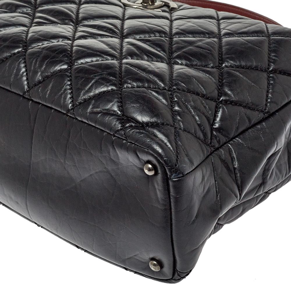 Chanel Black/Red Quilted Aged Leather Large Portobello Top Handle Bag In Good Condition In Dubai, Al Qouz 2