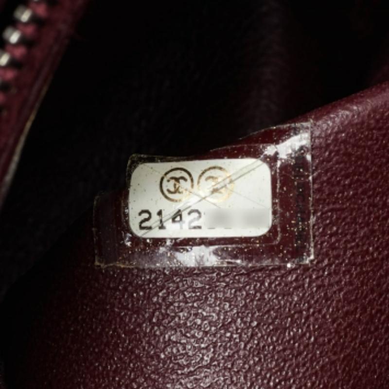 Chanel Schwarz/Rot Gestepptes Kaviarleder und Eidechse Medium Coco Top Handle Bag im Angebot 7
