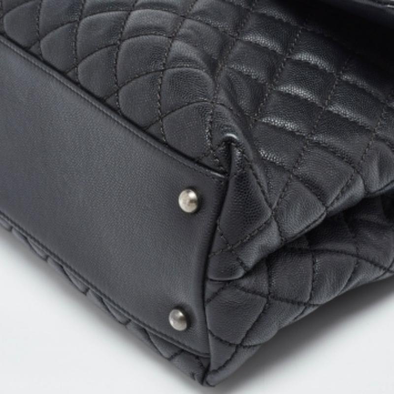 Chanel Schwarz/Rot Gestepptes Kaviarleder und Eidechse Medium Coco Top Handle Bag im Zustand „Gut“ im Angebot in Dubai, Al Qouz 2