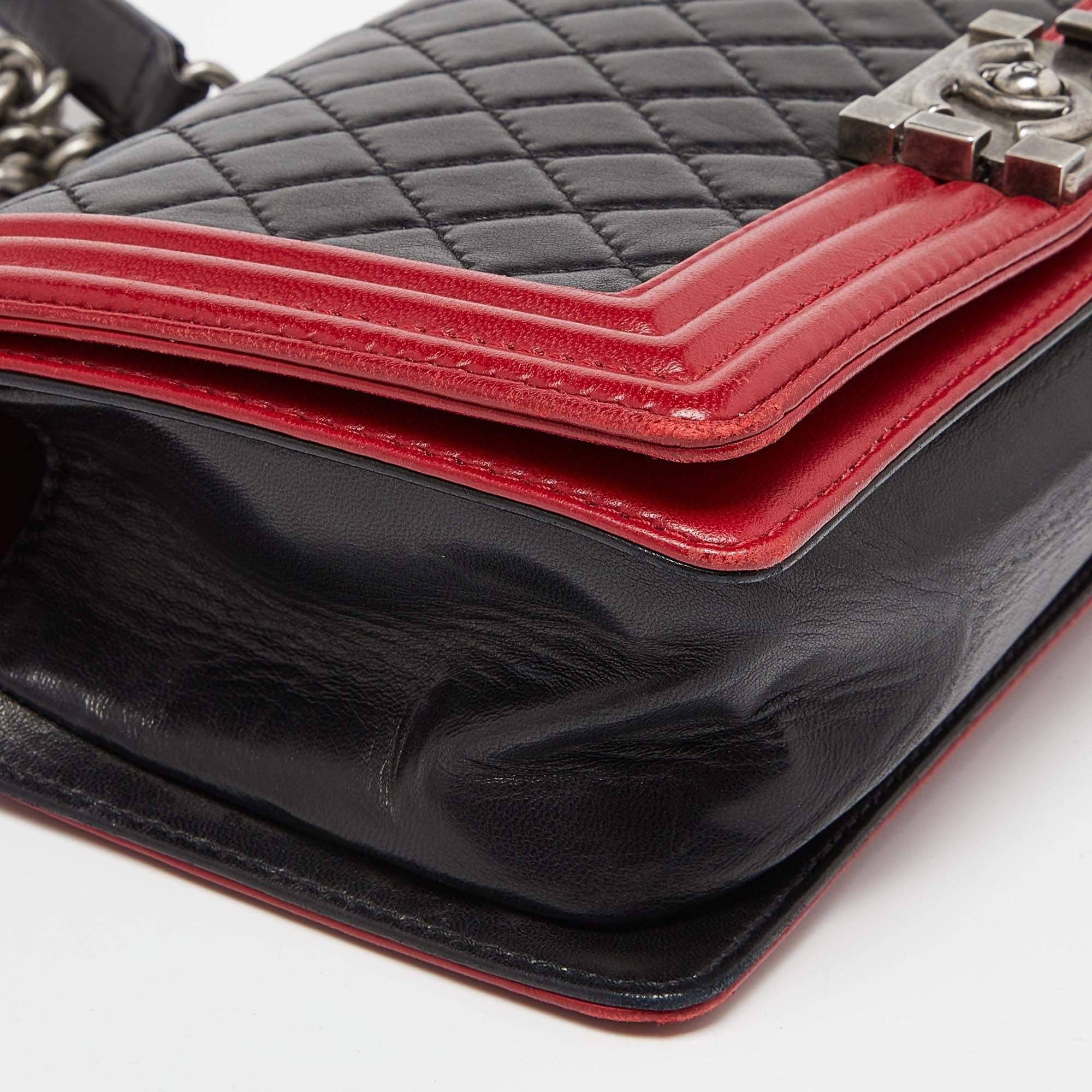 Chanel Black/Red Quilted Leather Medium Boy Flap Bag For Sale 6