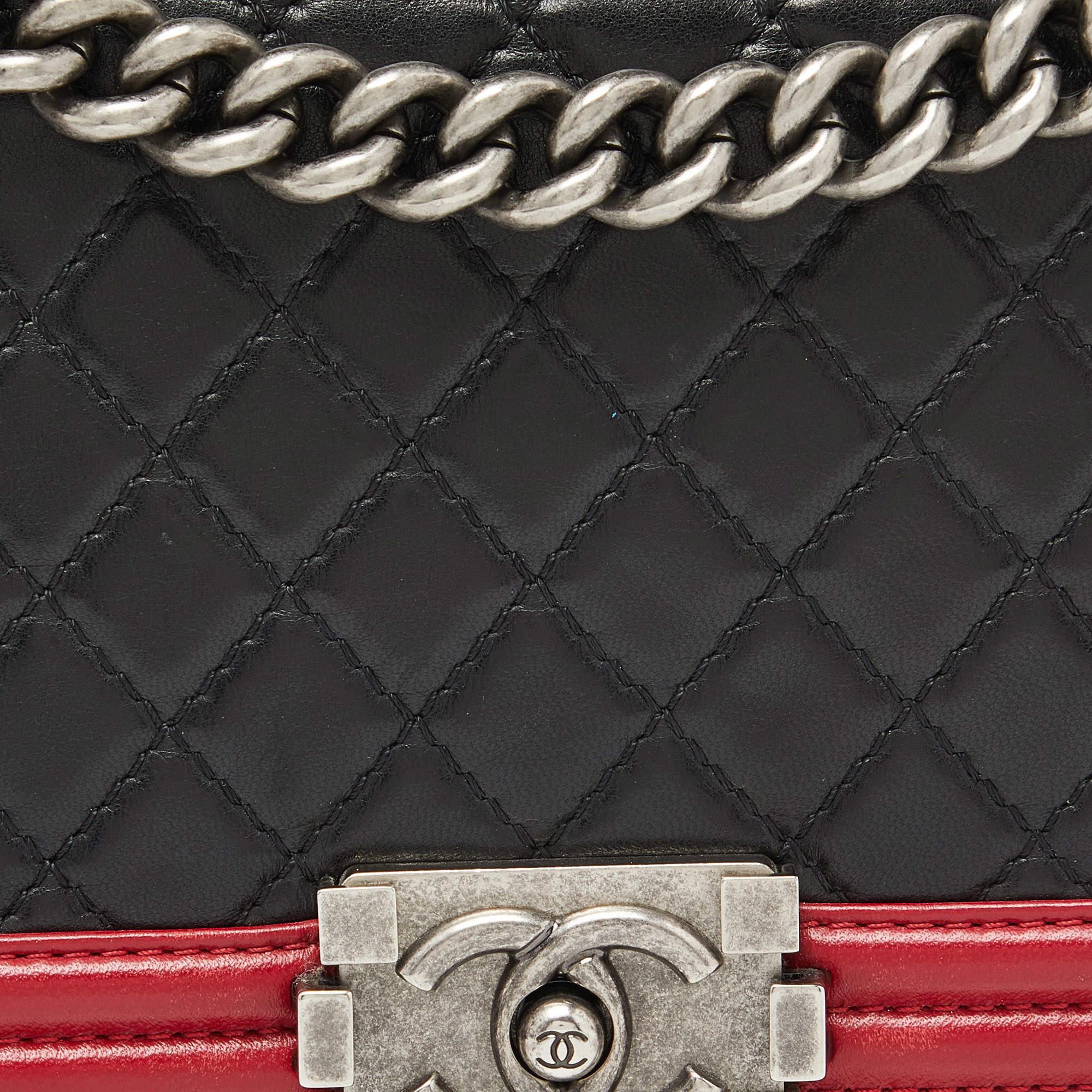 Chanel Black/Red Quilted Leather Medium Boy Flap Bag For Sale 7