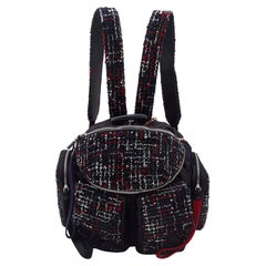 Chanel Astronaut Essential s Rucksack aus schwarzem/rotem Satin, Tweed und Leder
