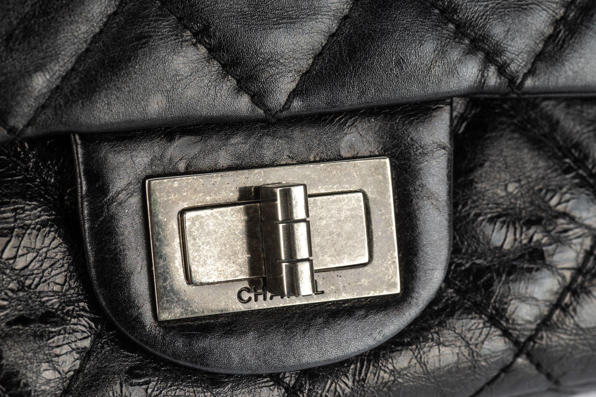 Chanel Black Reissue Borsa a doppia patta 227 in vendita 3