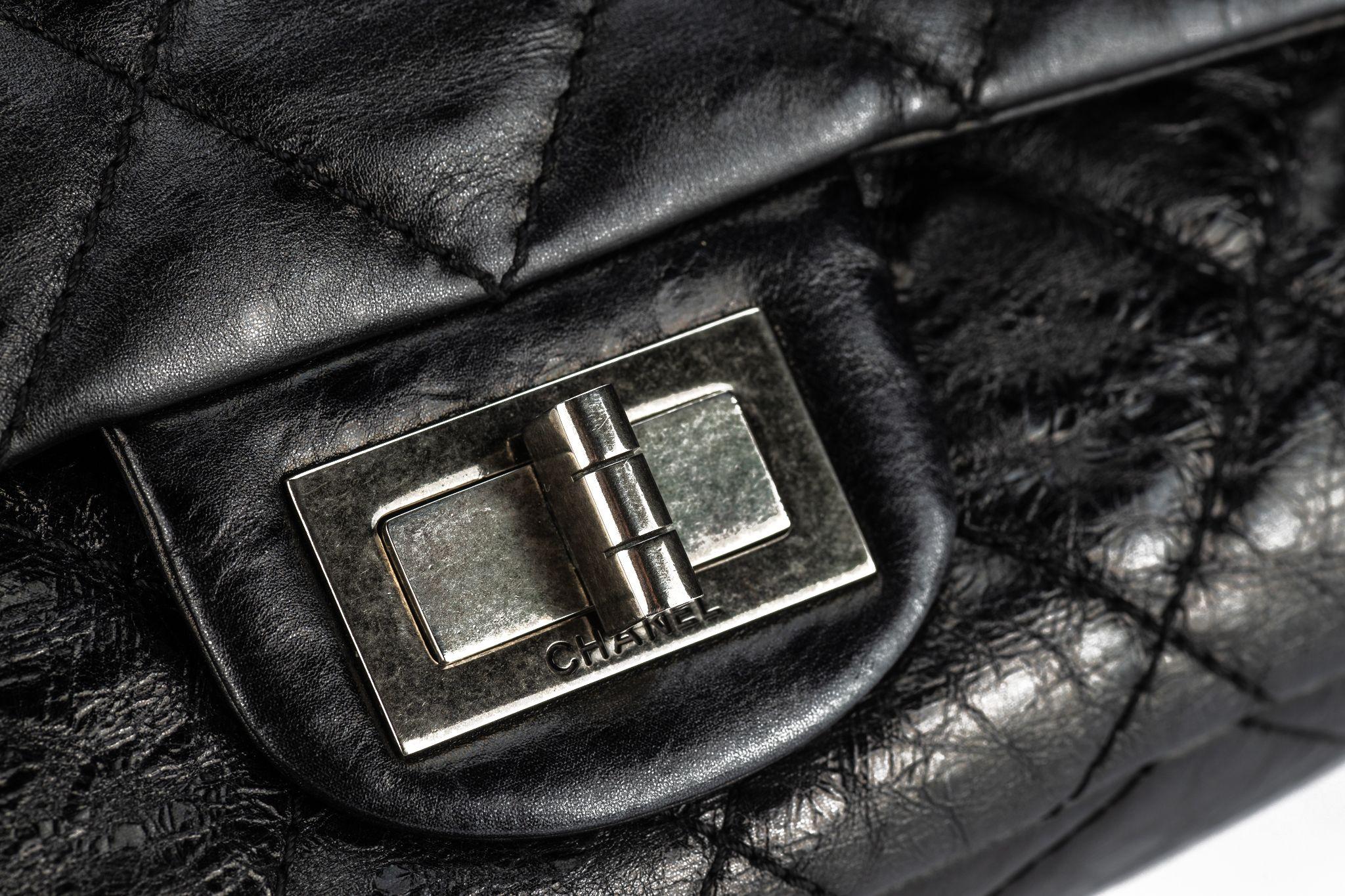 Chanel Black Reissue Borsa a doppia patta 227 in vendita 4