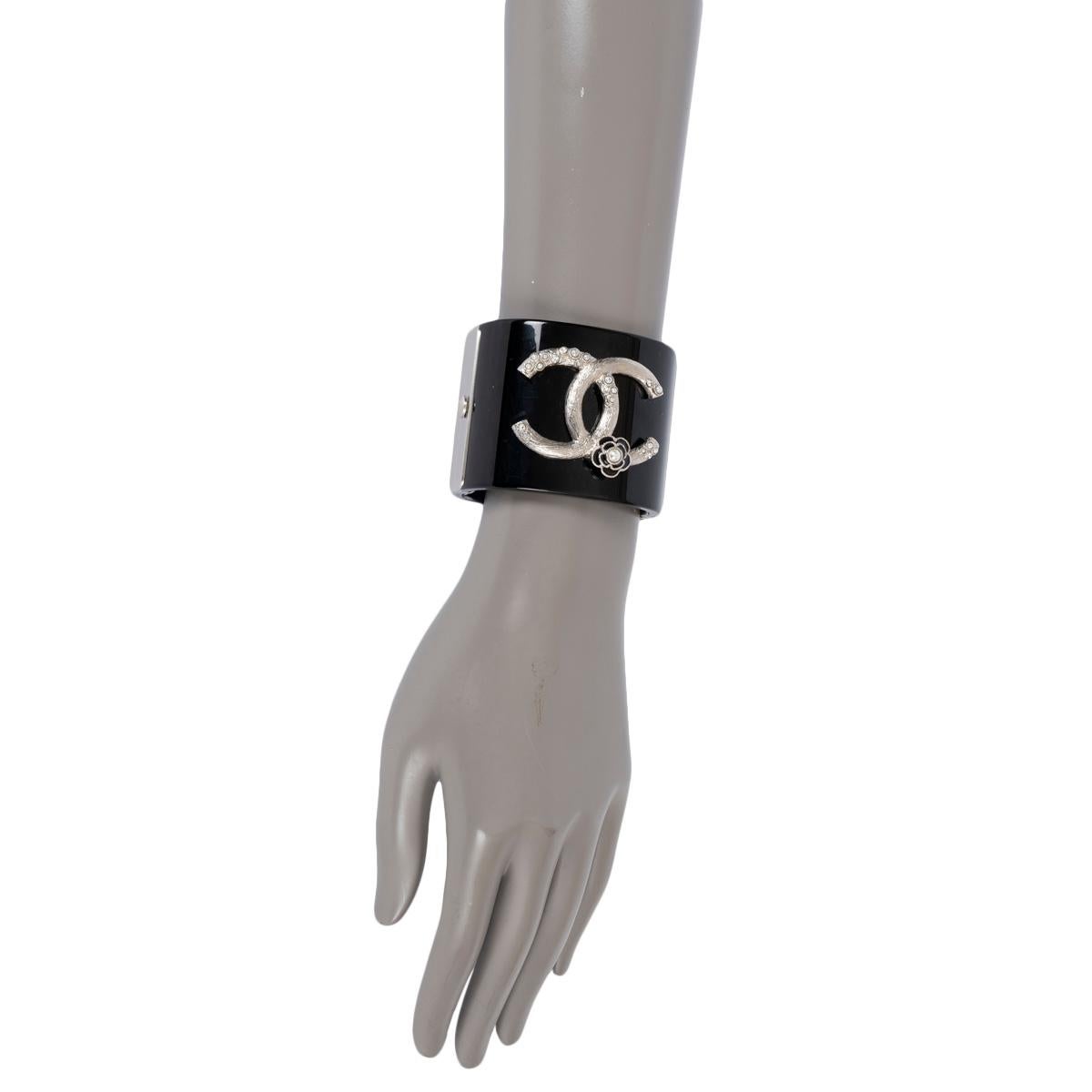 CHANEL black resin 2014 CAMELLIA CC Cuff Bracelet For Sale 7
