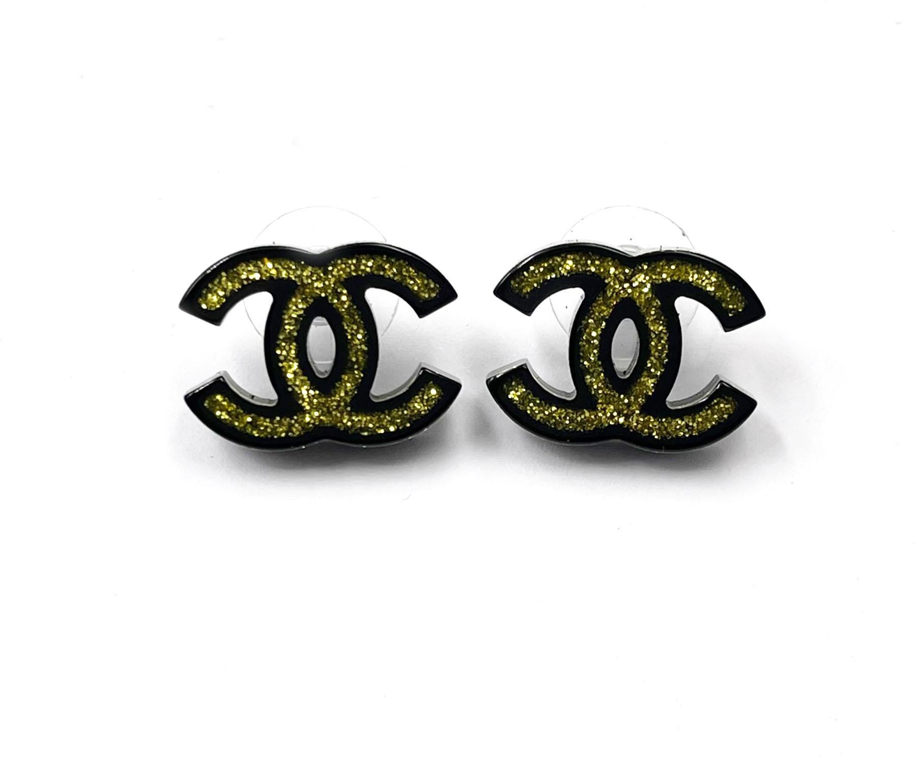 Chanel Black Resin CC Gold Glitter Piercing Earrings

*Marked 17
*Made in France
*Comes with the original box and pouch

-It is approximately 0.75