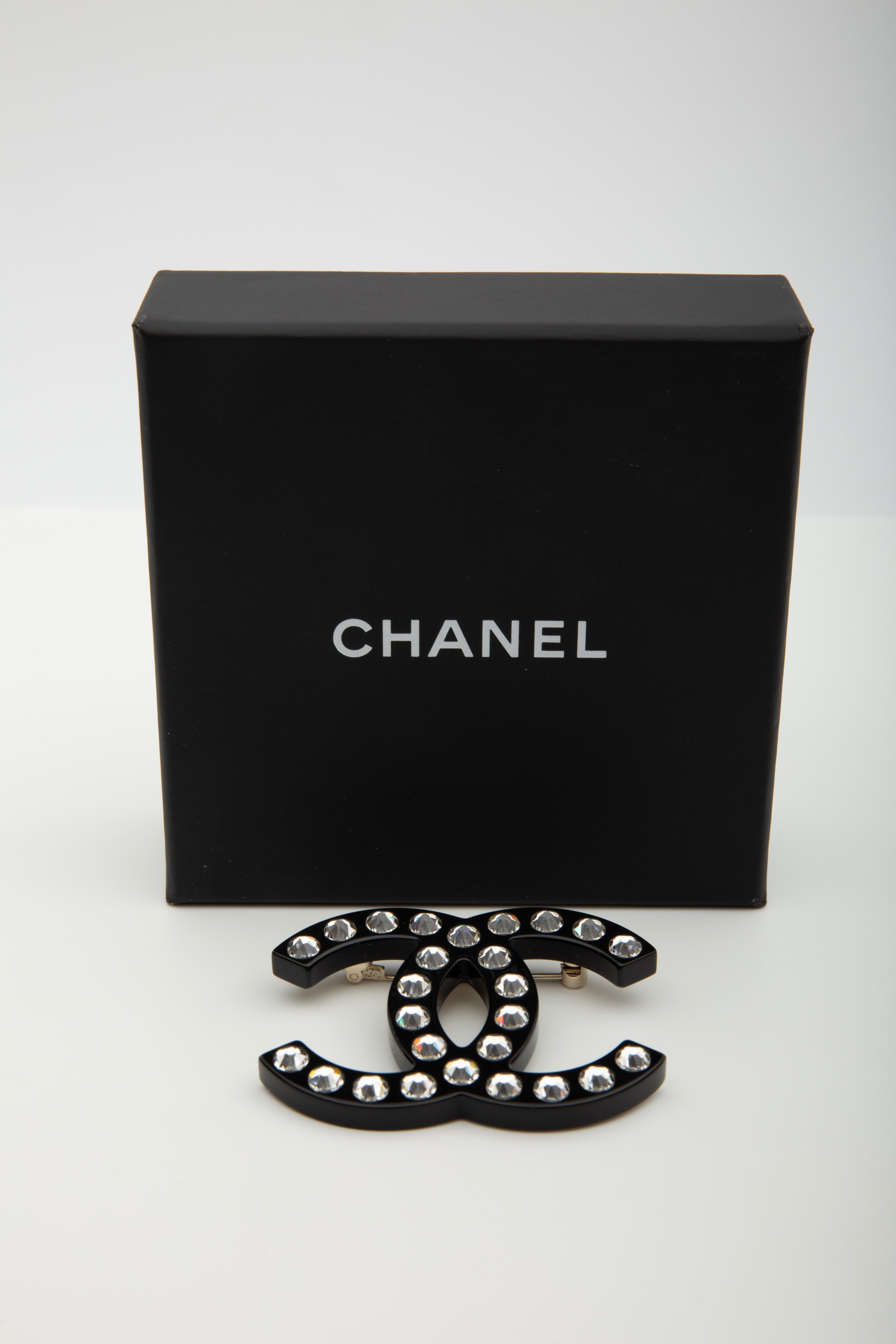 Women's or Men's Chanel Black Resin Crystal CC Brooch (2021)