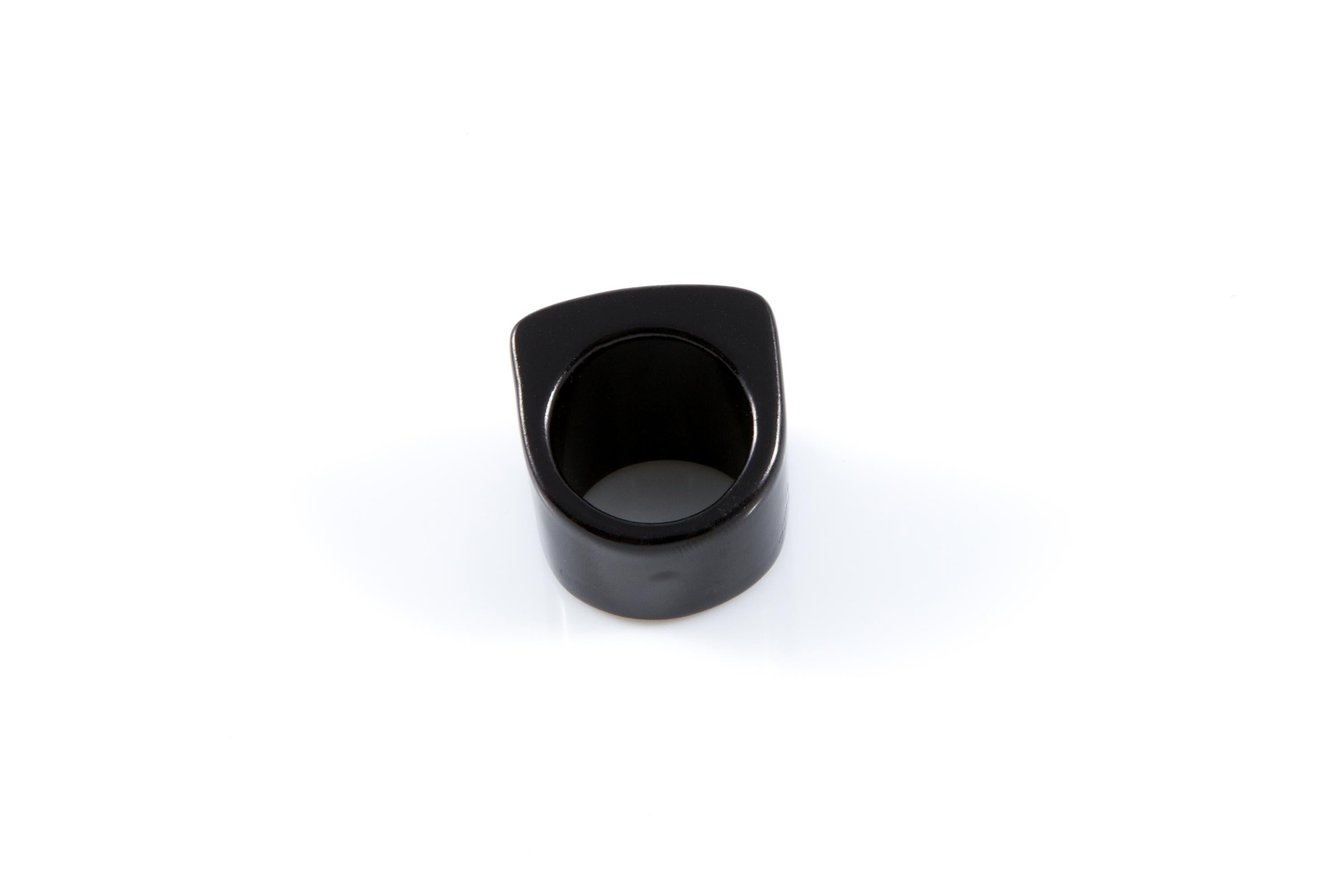 Chanel Black Resin Large Knight Ring In Good Condition For Sale In Paris, FR