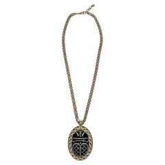 Chanel Schwarze ägyptische Skarabäus-Halskette mit Strasssteinen 