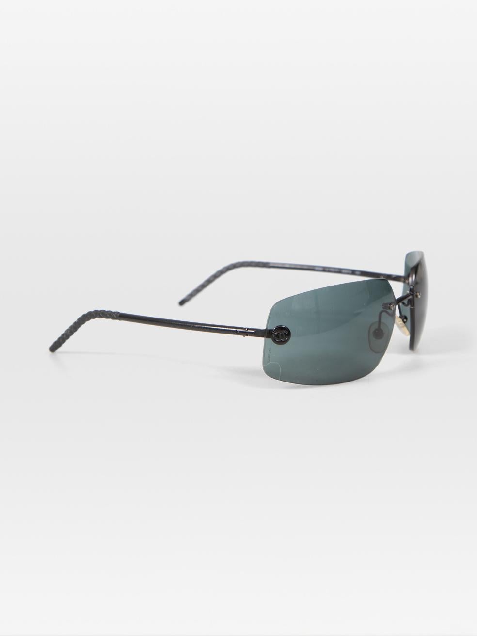 CONDITION is Very good. Minimal wear to the sunglasses is evident. Scratching on both lenses. Discolouration to both nose pads on this used Chanel designer resale item.
 
 
 
 Details
 
 
 Black
 
 Metal
 
 Sunglasses
 
 Rectangle frame
 
 Rimless
