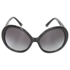 Occhiali da sole Chanel neri rotondi con dettaglio di perle finte