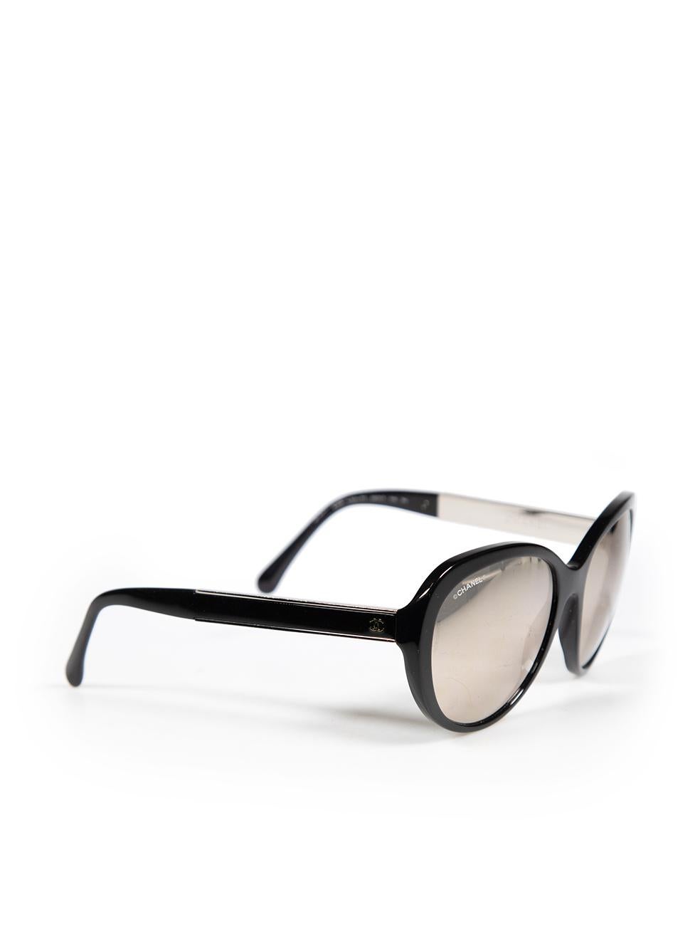 CONDITION is Good. Minor wear to sunglasses is evident. There are light surface abrasions across both lenses and along the arms on this used Chanel designer resale item.
 
 
 
 Details
 
 
 Black
 
 Acetate
 
 Round sunglasses
 
 Mirror lenses
 
 CC