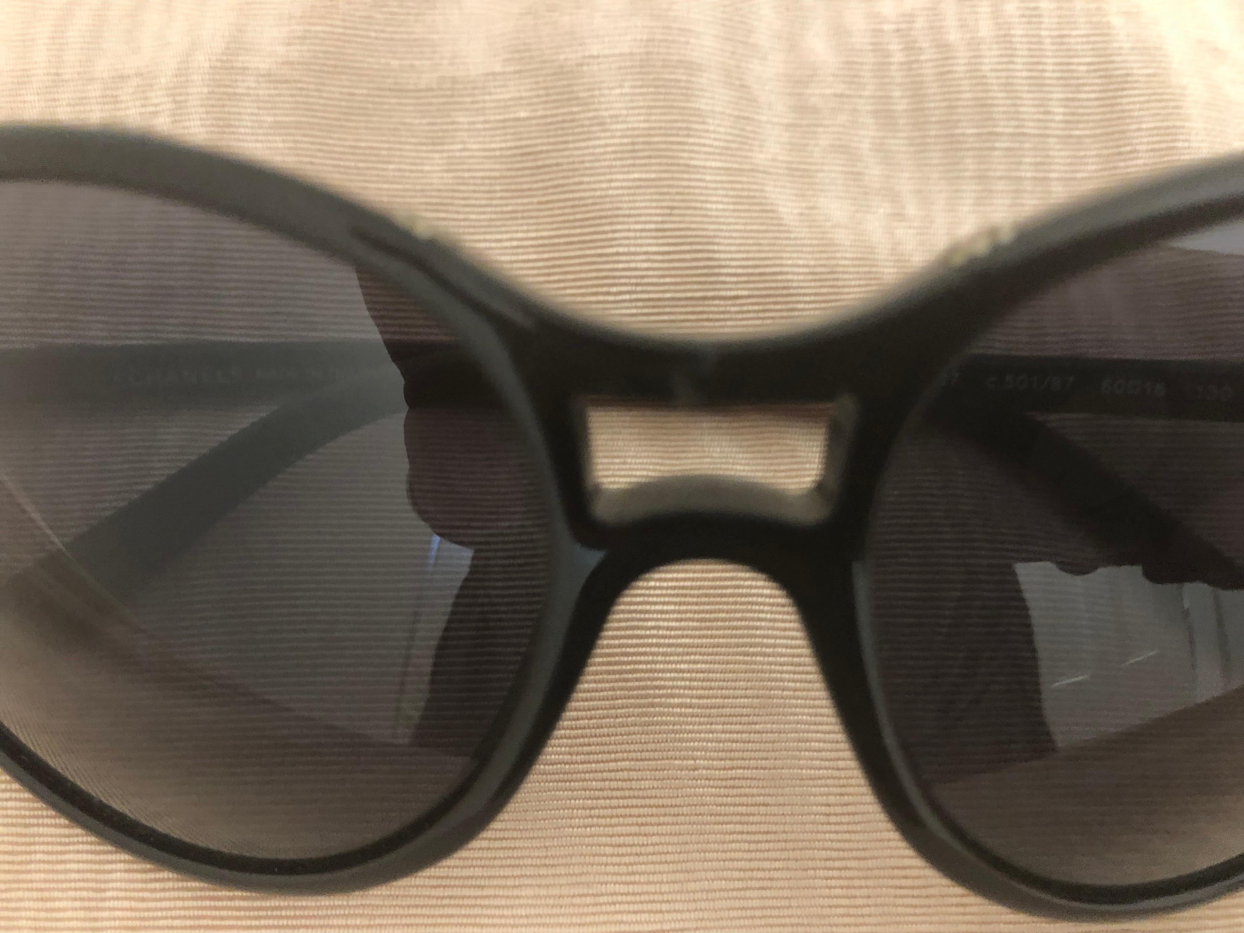 Women's Chanel Black Round Sunglasses w/CC Raised Logo 5117 C.501/87. Case and Dust Bag