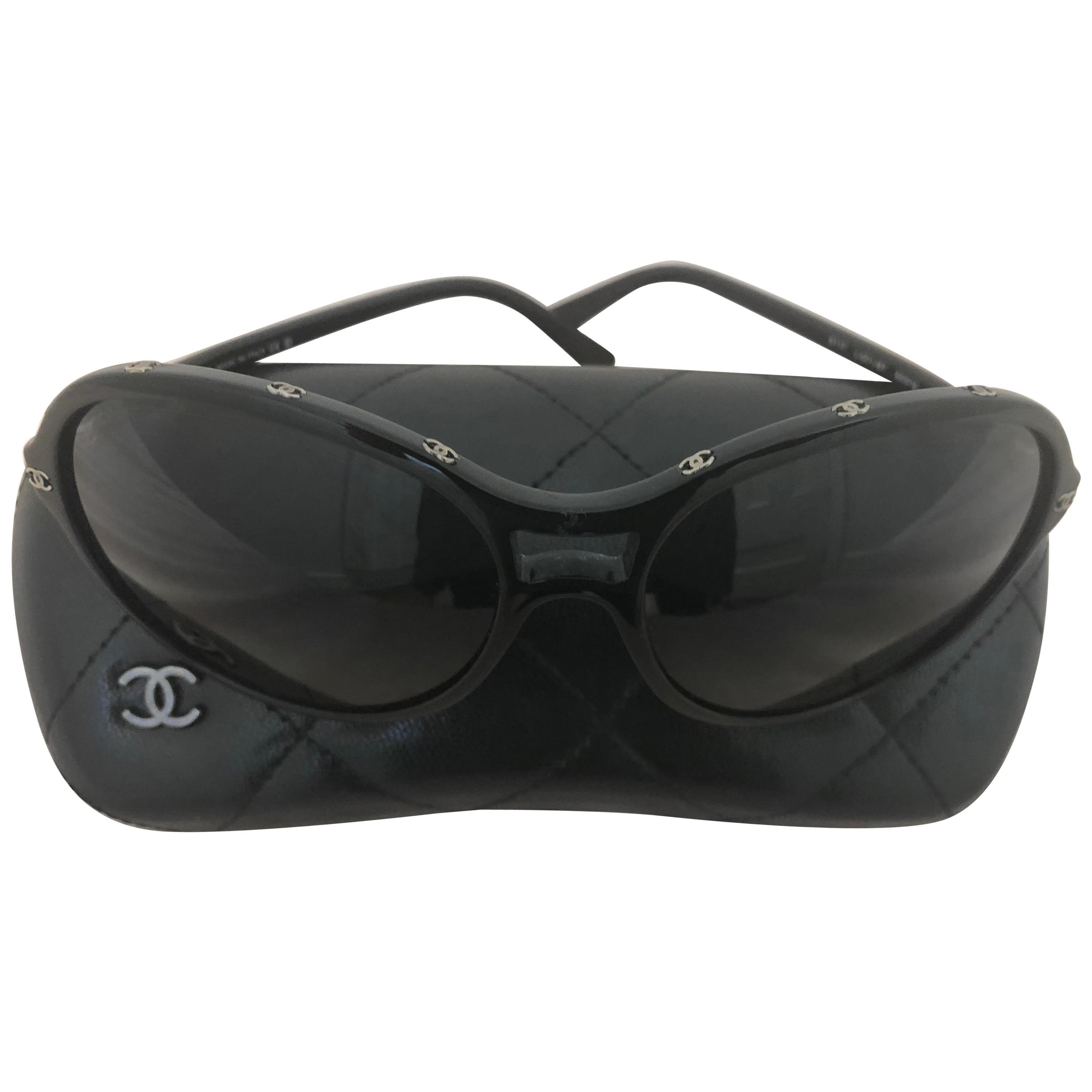 Chanel Black Round Sunglasses w/CC Raised Logo 5117 C.501/87. Case and Dust  Bag at 1stDibs