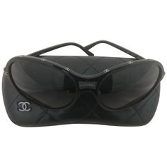 Chanel Black Round Sunglasses w/CC Raised Logo 5117 C.501/87. Case and Dust Bag