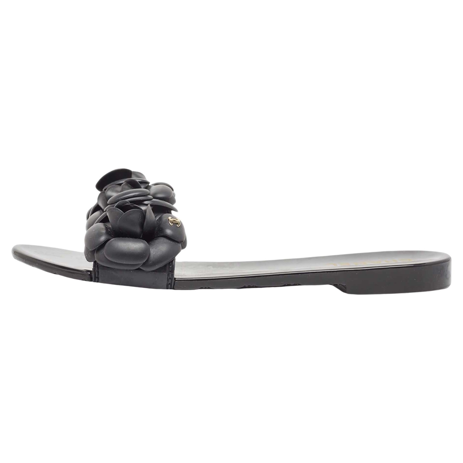 Chanel Black Rubber CC Camellia Flat Slides Size 38 For Sale