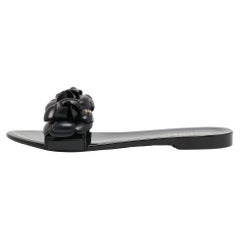 Chanel Schwarze flache CC Kamelienschienen aus Gummi Größe 39