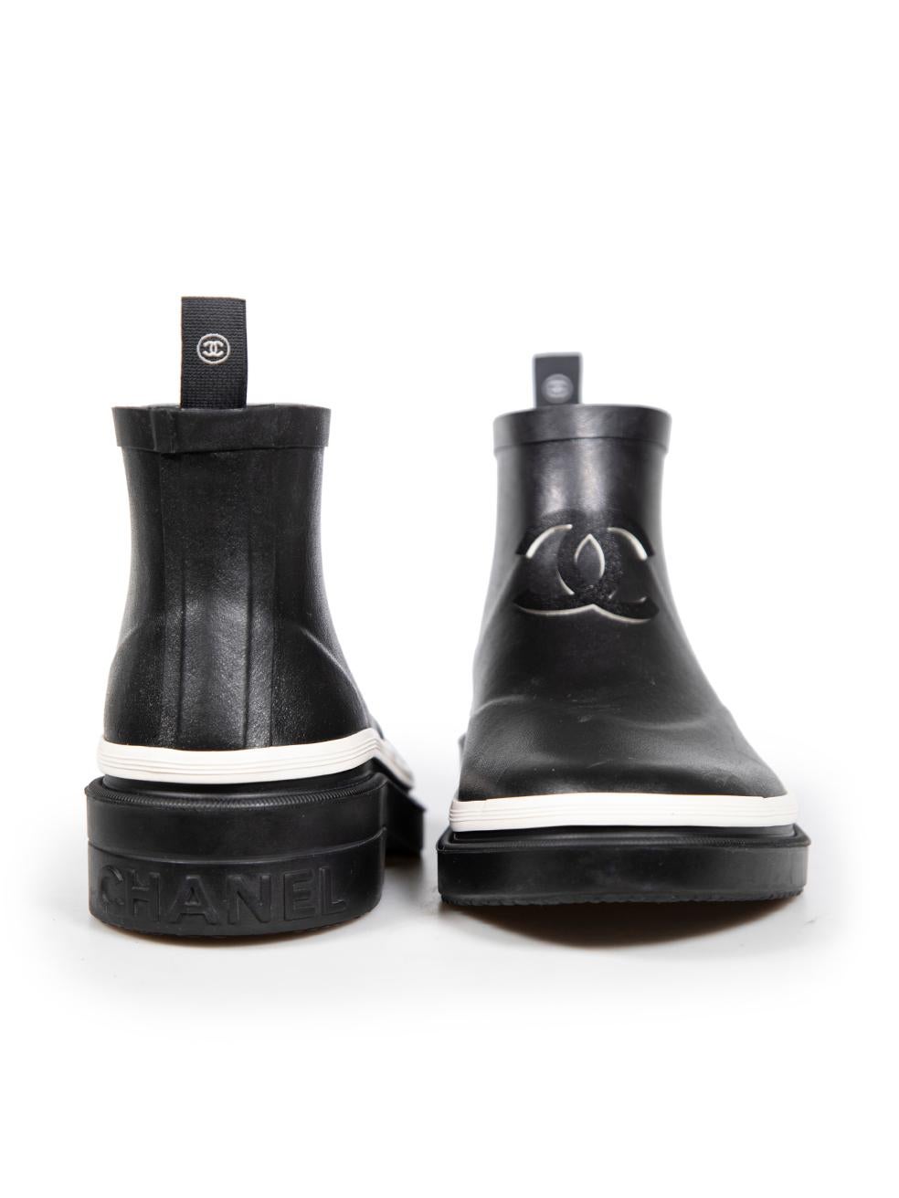 Chanel Black Rubber CC Short Rain Boots Size IT 38 In Good Condition In London, GB