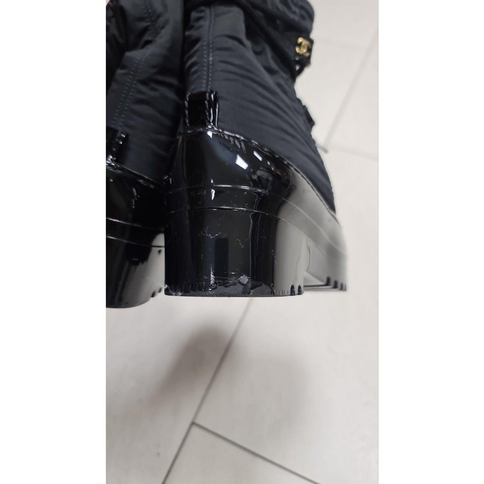 Chanel Negro Caucho Nylon Botines CC Logo Talla 38 en venta 4
