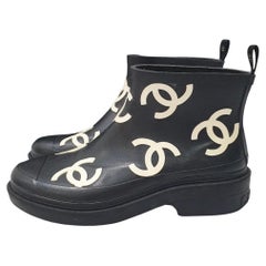 Chanel Goma NegraLogotipo CC entrelazado  Botas de lluvia Sz 37