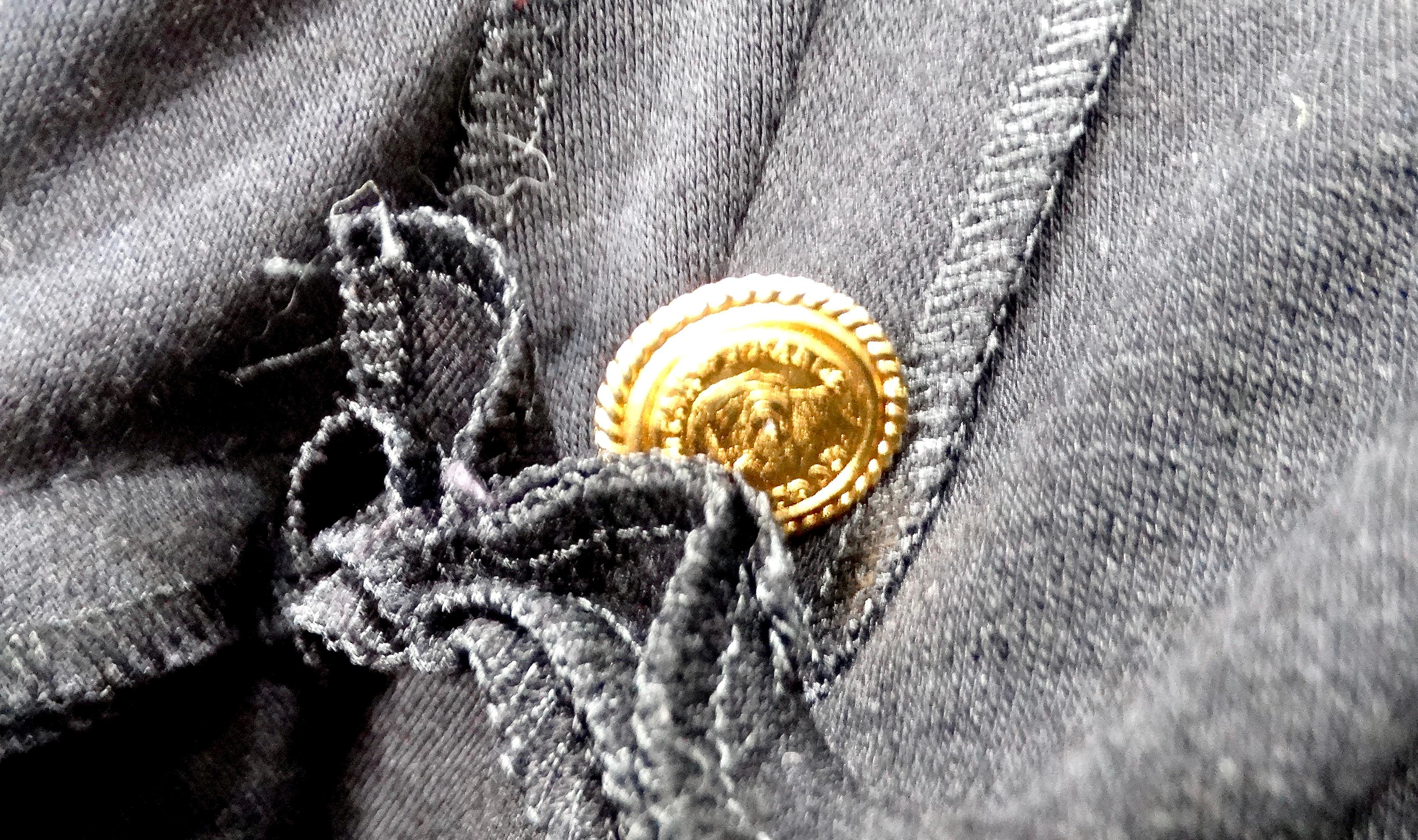 Chanel Black Ruched Waist V-Neck Long Sleeve Dress circa 1980s (Robe à manches longues à col en V et à taille froncée) en vente 6