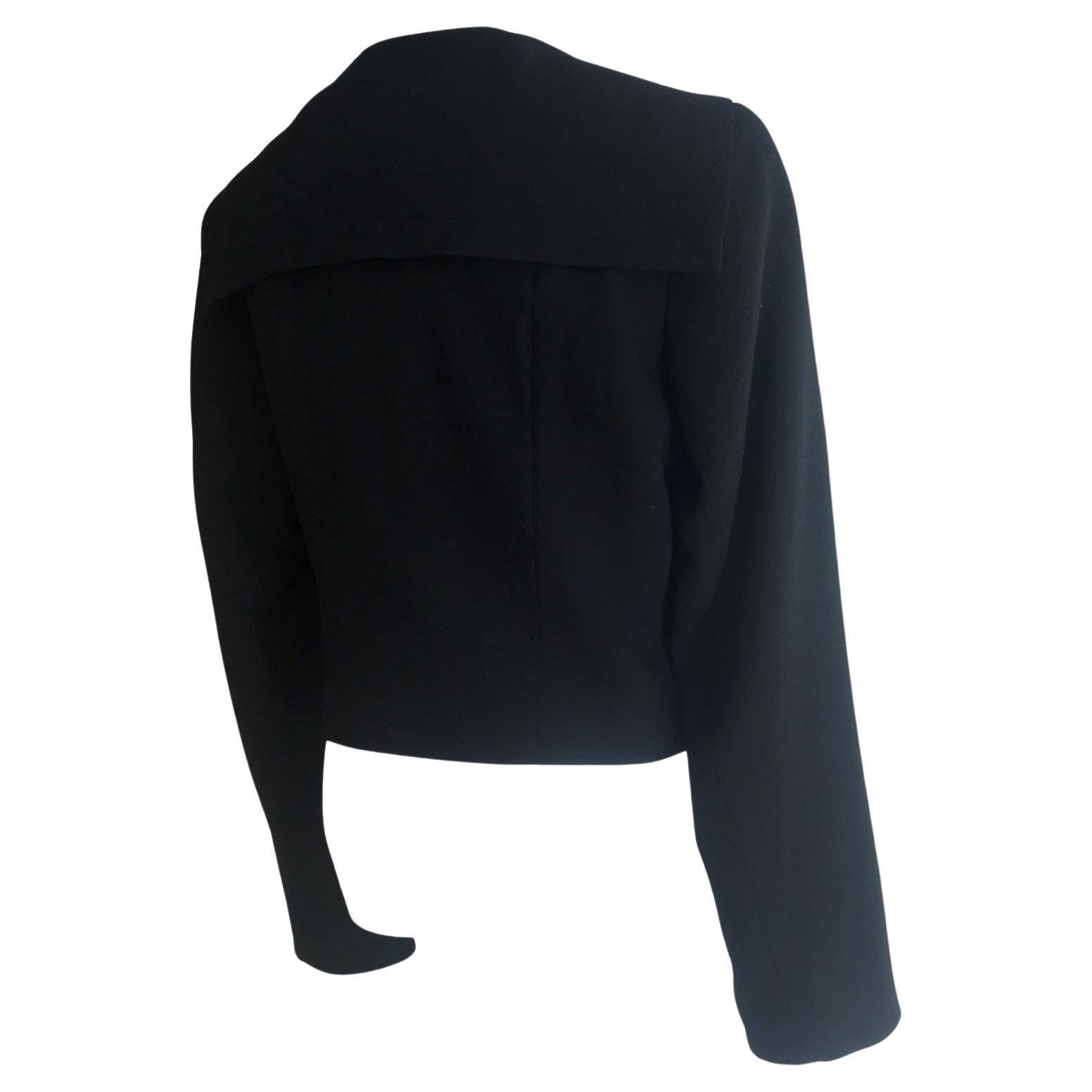 CHANEL black thin wool sailor collar jacket from circa AW2003.
One button front closure. Made in France.

Material: Laine wool 100%
Lining material: 100 % Silk
Jacket size: circa 36 EU / 6 US

Shoulder width (approx.): 42 cm
Back length (approx.):