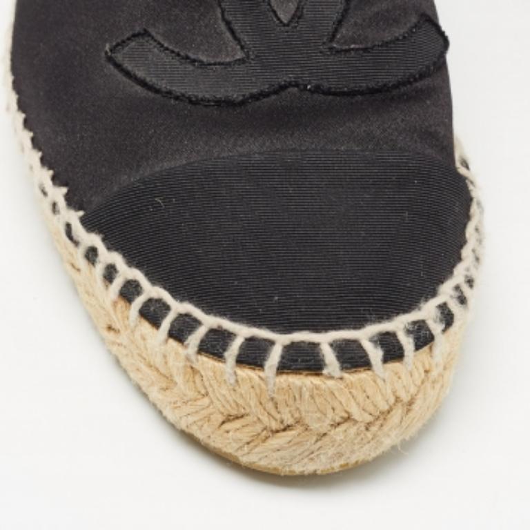 Chanel Espadrilles noires et toile CC, taille 35 en vente 1