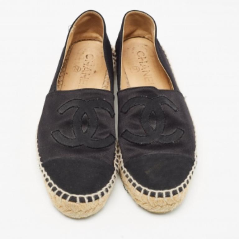 Chanel Espadrilles noires et toile CC, taille 35 en vente 3