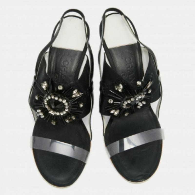 Nero Chanel Sandali neri in raso e PVC impreziositi taglia 40 in vendita