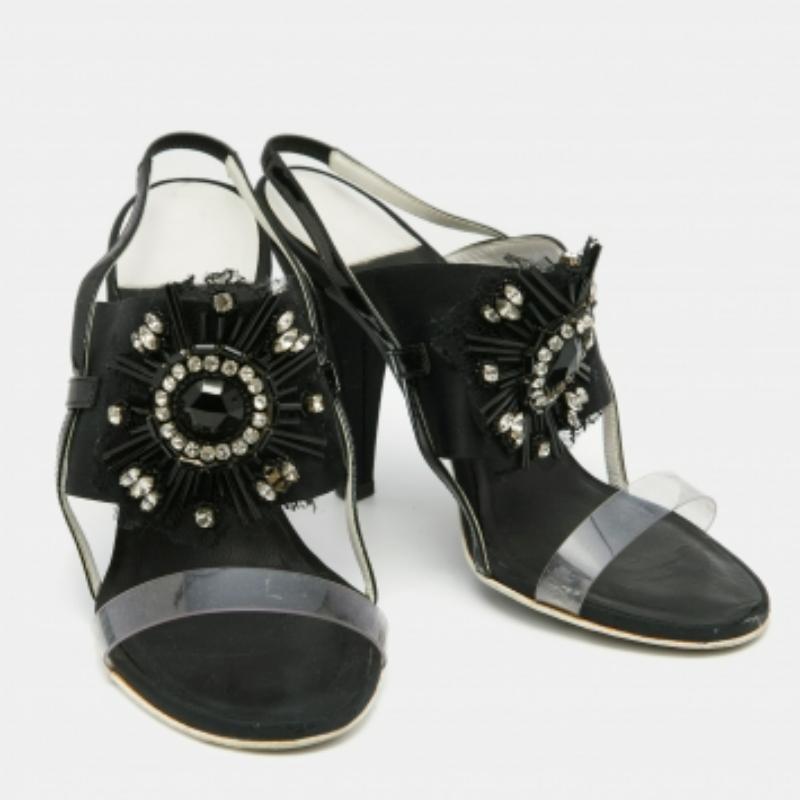 Chanel Sandali neri in raso e PVC impreziositi taglia 40 In condizioni buone in vendita a Dubai, Al Qouz 2