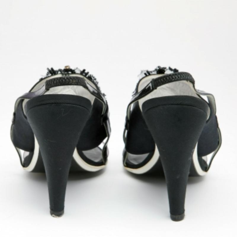 Chanel Sandali neri in raso e PVC impreziositi taglia 40 in vendita 1