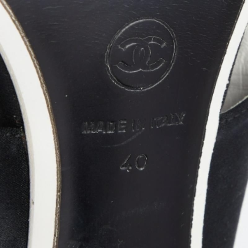 Chanel Sandali neri in raso e PVC impreziositi taglia 40 in vendita 3