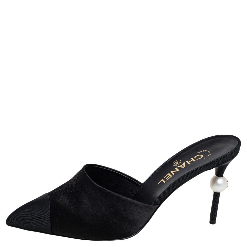 Chanel Black Satin CC Faux Pearl Embellished Heel Mules Size 39.5 In Good Condition In Dubai, Al Qouz 2