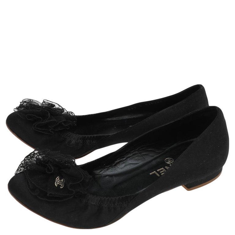 Chanel Black Satin CC Flower Embellished Ballet Flats Size 37.5 For Sale at  1stDibs