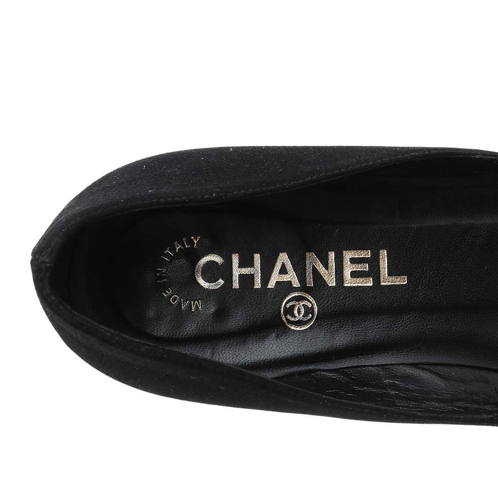 Women's Chanel Black Satin CC Flower Embellished Ballet Flats Size 37.5 For Sale