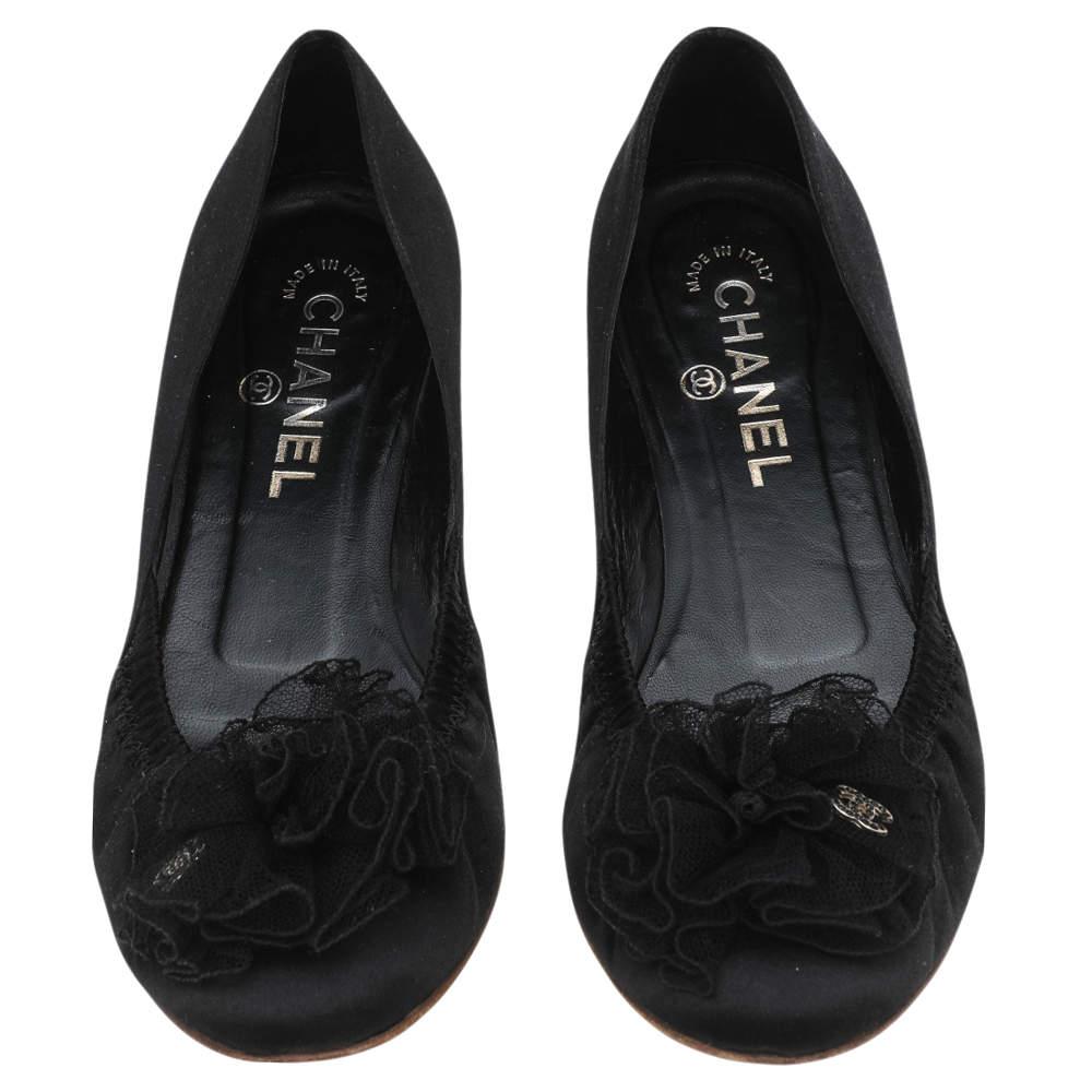Chanel Black Satin CC Flower Embellished Ballet Flats Size 37.5 For Sale 1