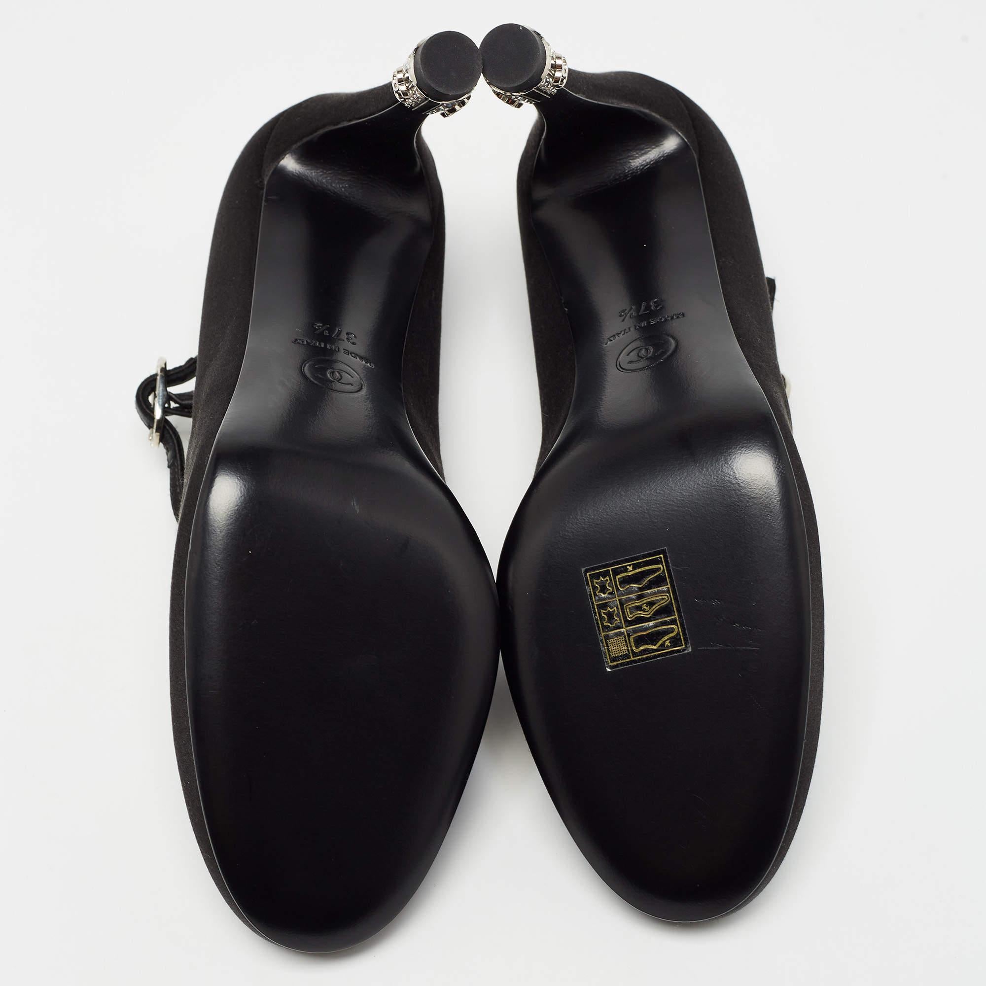 Chanel Black Satin Interlocking CC Logo Pumps Size 37.5 2
