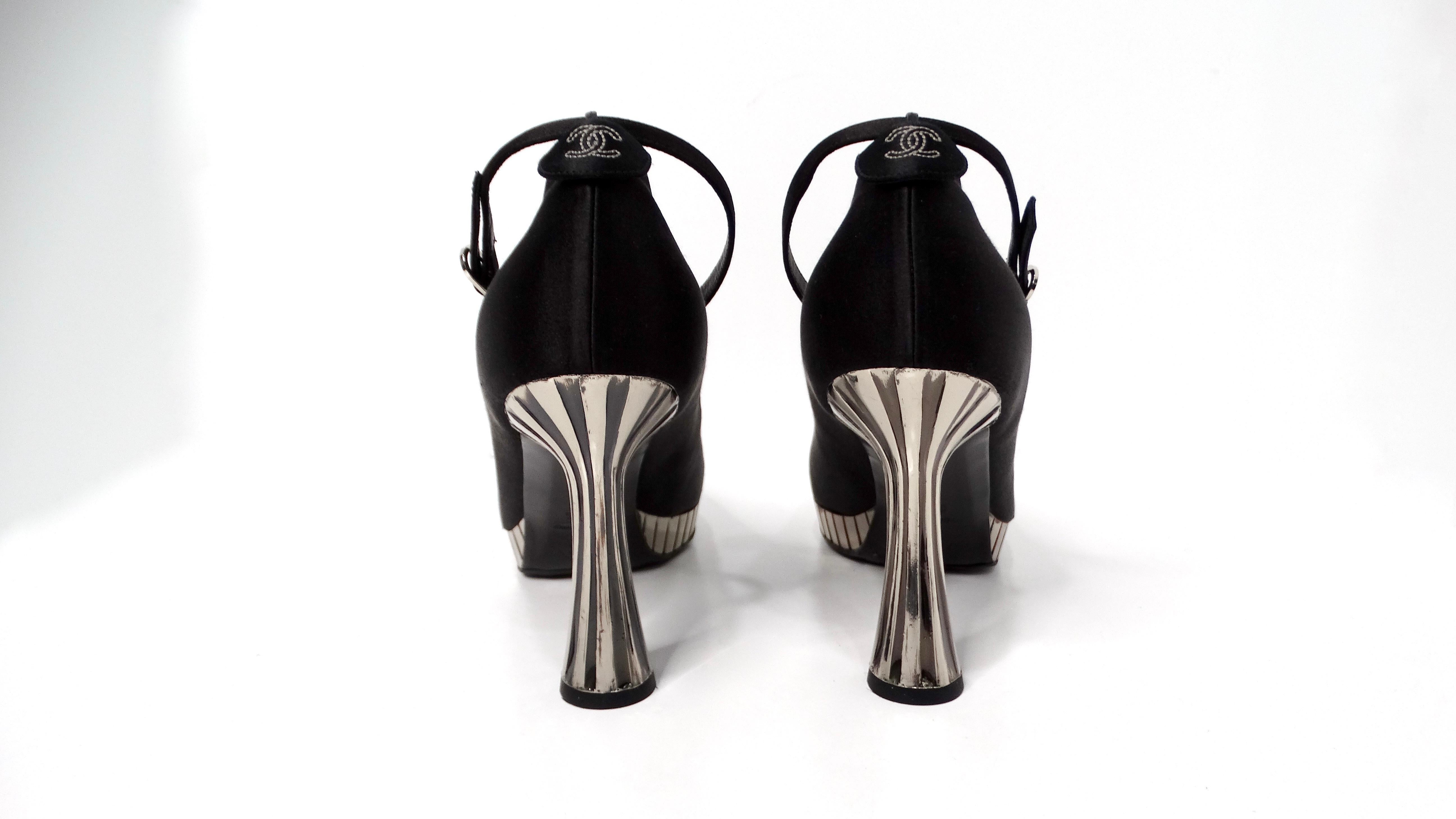 Chanel Black Satin Pumps With Silver-Tone Heels In Good Condition For Sale In Scottsdale, AZ